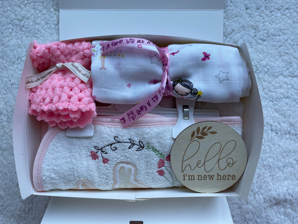 Maminobaby.nl - Baby Geschenkset meisjes | Badcape | Handmade washandje | Hydrofiele doek | Kraamcadeau | Babyshower