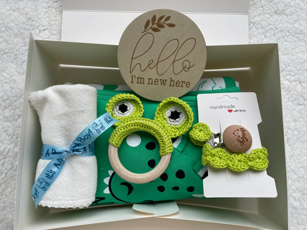 Maminobaby.nl - Baby Geschenkset jongens | Krokodil deken | Handmade speenkoord | Handmade bijtring | Kraamcadeau | Babyshower