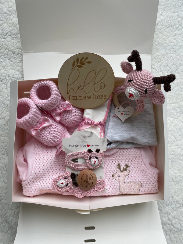 Maminobaby.nl - Kerstcadeau - Hert - Baby Geschenkset meisjes | Newborn | Handgemaakte Bijtring | Handmade speenkoord | | Handmade haarclip | Kraamcadeau | Babyshower